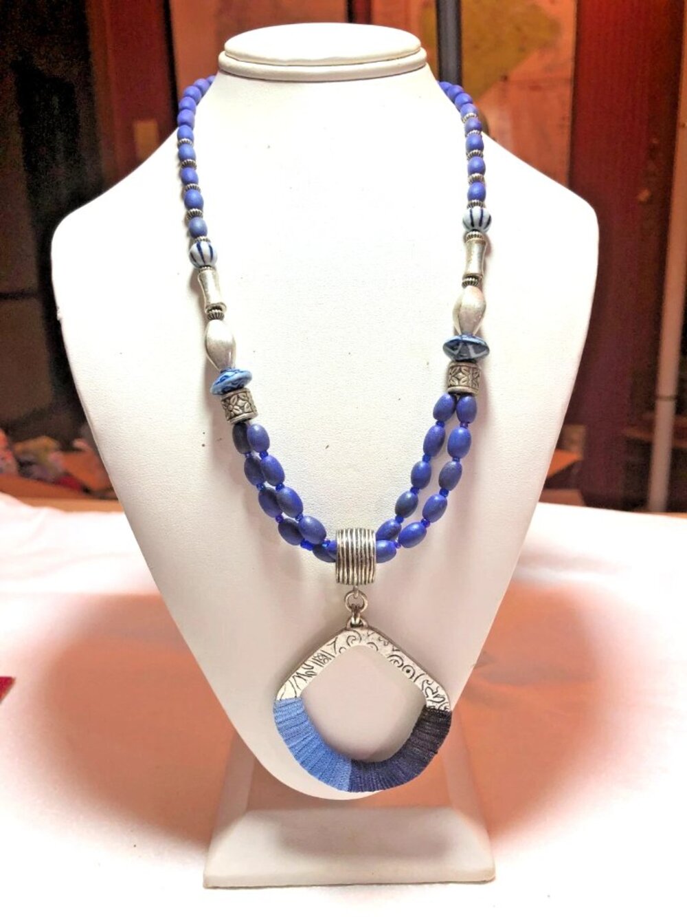 Blue coldwater creek 18" statement necklace, denim pendant boho casual - Picture 3 of 9